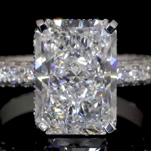 Grande Aura Lab Diamond Ring – Emerald Radiance with Pavé Band in 14K/18K Gold