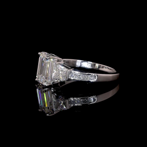 Emerald Empress Lab Diamond Ring – Trapezoid Accents & Pavé Band Elegance in 14K/18K Gold