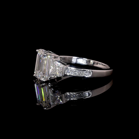 Emerald Empress Lab Diamond Ring – Trapezoid Accents & Pavé Band Elegance in 14K/18K Gold