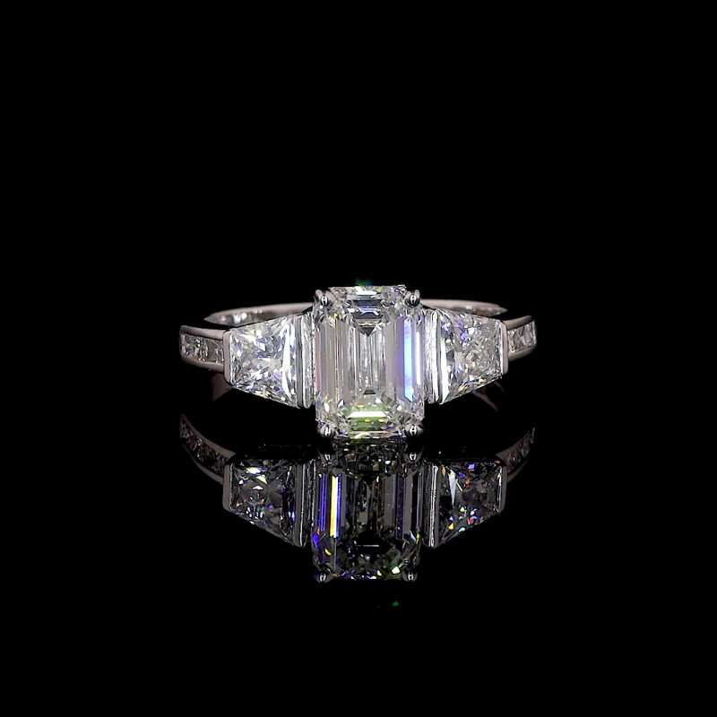Emerald Empress Lab Diamond Ring – Trapezoid Accents & Pavé Band Elegance in 14K/18K Gold