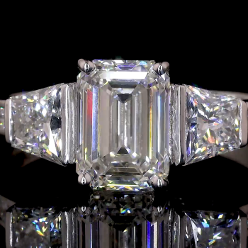 Emerald Empress Lab Diamond Ring – Trapezoid Accents & Pavé Band Elegance in 14K/18K Gold