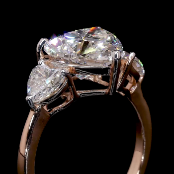 Sweetheart Bloom Lab Diamond Ring – Heart-Cut Center & Round Accents in 14K/18K Gold