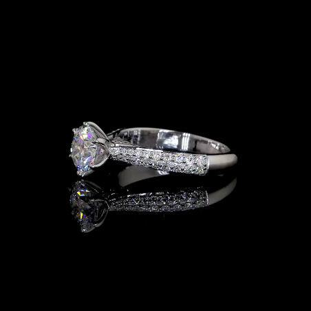 StarGlow Lab Diamond Ring – Round Cut Brilliance with Tapered Pavé Band