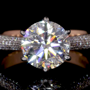 Ecliptia Lab Diamond Ring – Round Cut with Radiant Pavé Arc