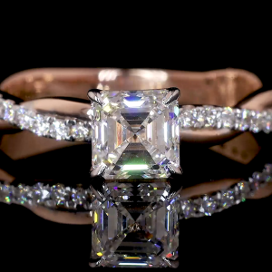 Aurelian Radiance Ring – Emerald Glow in Rose Gold with Diamond Accents