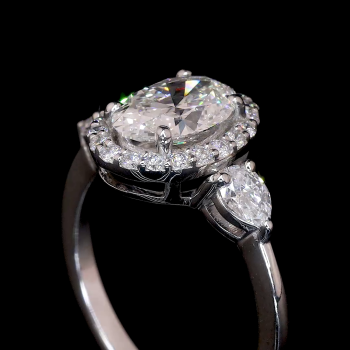 HaloPearl Lab Diamond Ring – Oval Center with Marquise Halo & Side Detail