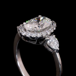 HaloPearl Lab Diamond Ring – Oval Center with Marquise Halo & Side Detail