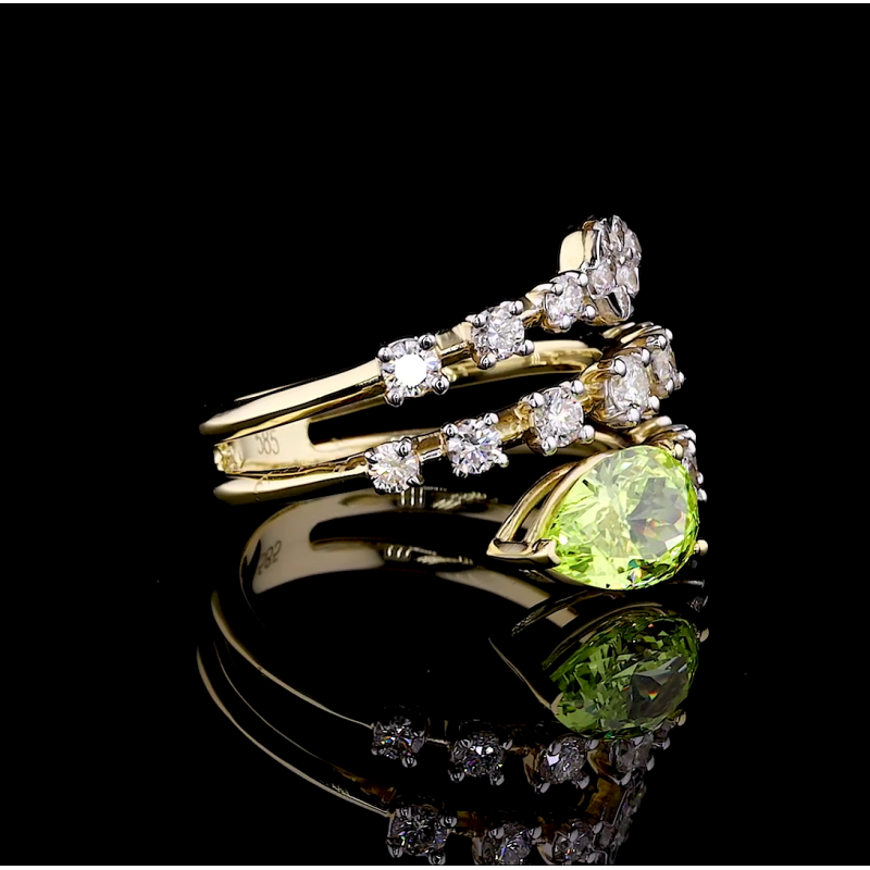 Golden Peridot Twist Ring - 14K/18K Yellow Gold, Lab-Grown Peridot & Diamond, Ring, Modern Spiral, Women Golden Peridot Twist Ring - 14K/18K Yellow Gold, Lab-Grown Peridot & Diamond, Ring, Modern Spiral, Women