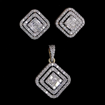 Celestial Bloom Lab Diamond Pendant in 14K/18K Gold Celestial Bloom Lab Diamond Pendant in 14K/18K Gold