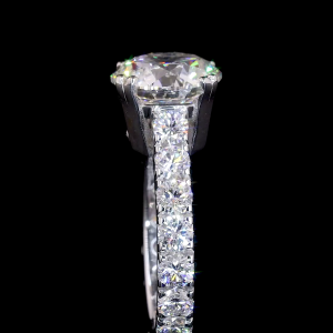 Round 2.5 Carat solitar Diamond and 0.15Ct. Each in Band Lab Diamnd Ring