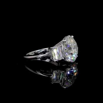 14k White Gold Three-Stone Diamond Ring – Round & Emerald Cut Elegance