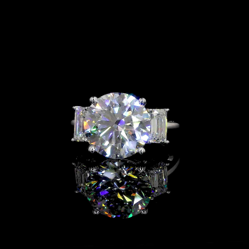 14k White Gold Three-Stone Diamond Ring – Round & Emerald Cut Elegance