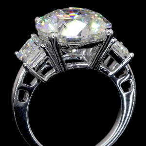 14k White Gold Three-Stone Diamond Ring – Round & Emerald Cut Elegance