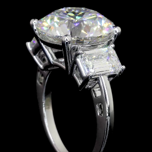 14k White Gold Three-Stone Diamond Ring – Round & Emerald Cut Elegance