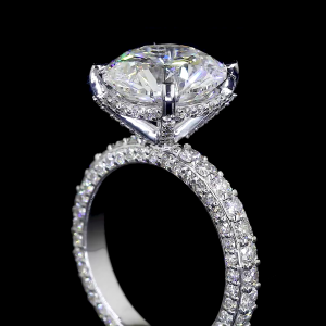 14k Gold Round Diamond Ring – Classic Solitaire with Pavé Band