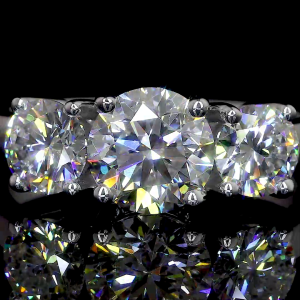 14k Gold Triple Round Diamond Ring – Classic Three-Stone Sparkle