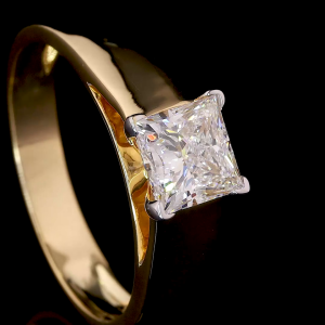 Princess Crest Lab Diamond Ring Square Cut Prong Setting 14K 18K Gold